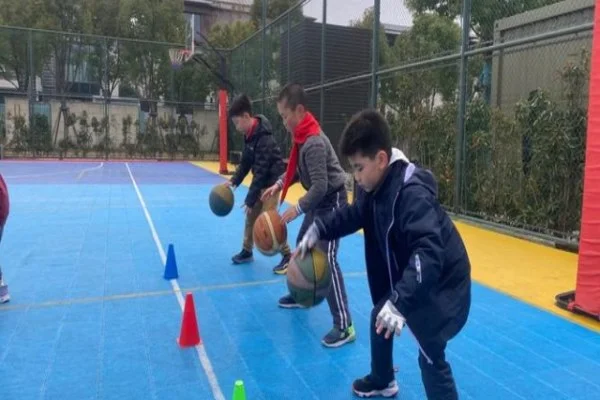 ATP上海大师赛德约科维奇对梅德韦杰夫硬地底线对决谁先撕开防线